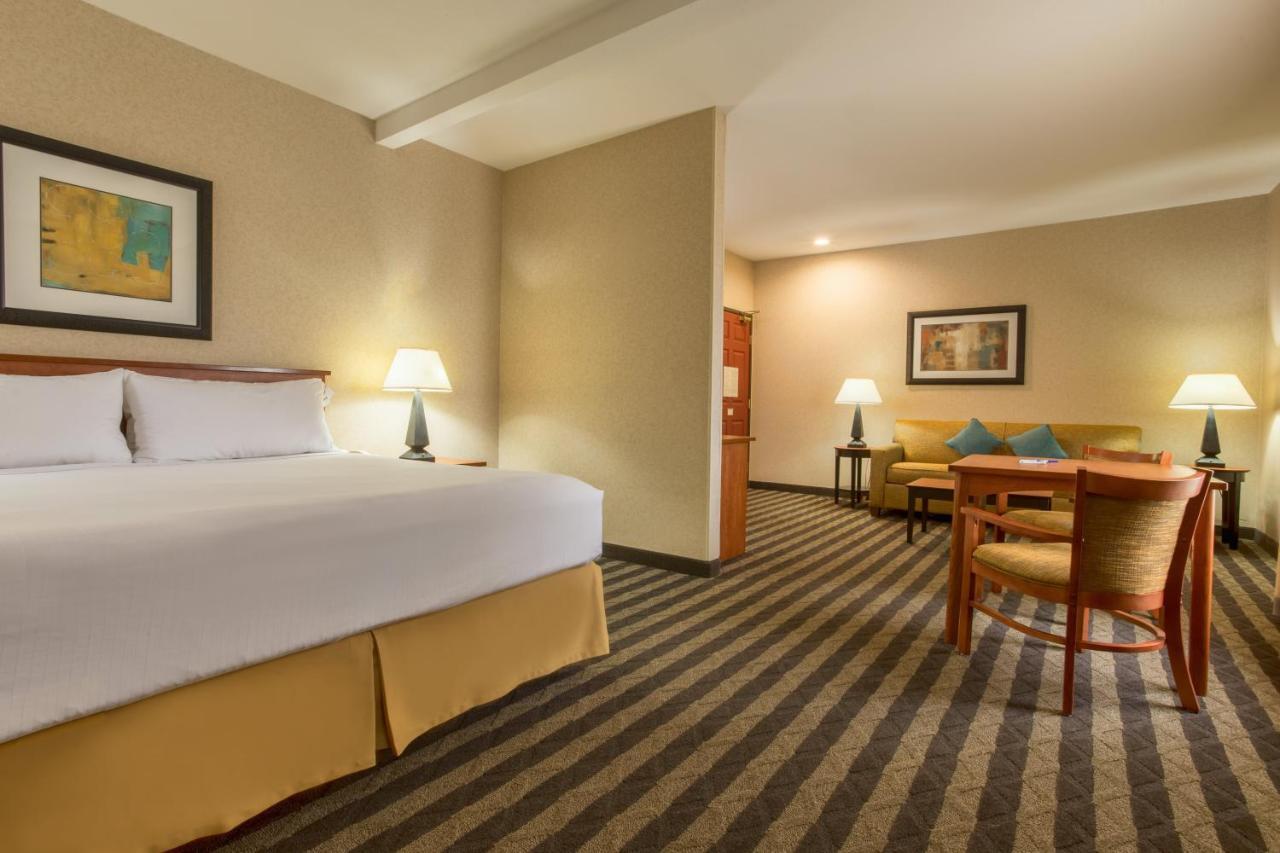Holiday Inn Express Hotel & Suites Manteca By Ihg Exterior foto